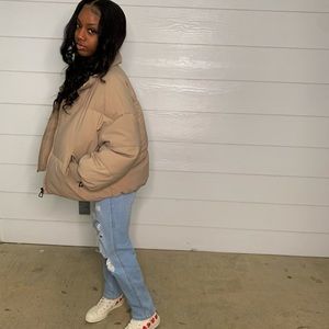 Meet your Posher, Deee's